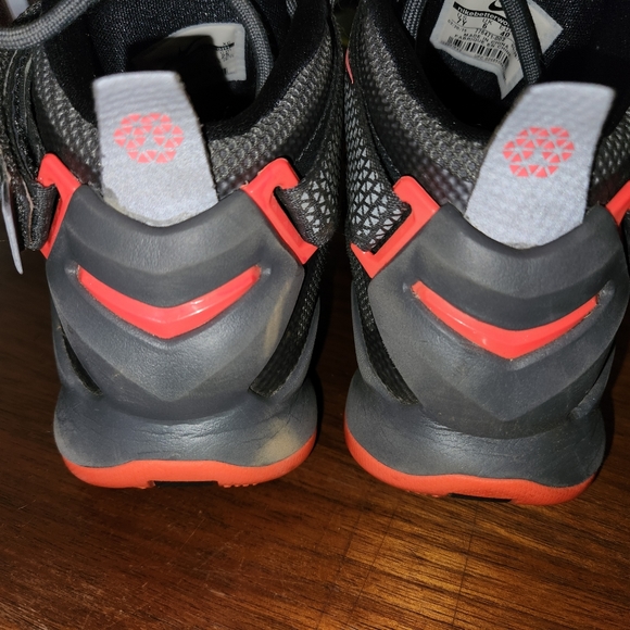 Nike Lebron James Soldier 9 size7Y - Picture 6 of 8